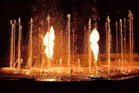 Espectáculo nocturno de fuentes musicales con efectos de fuego