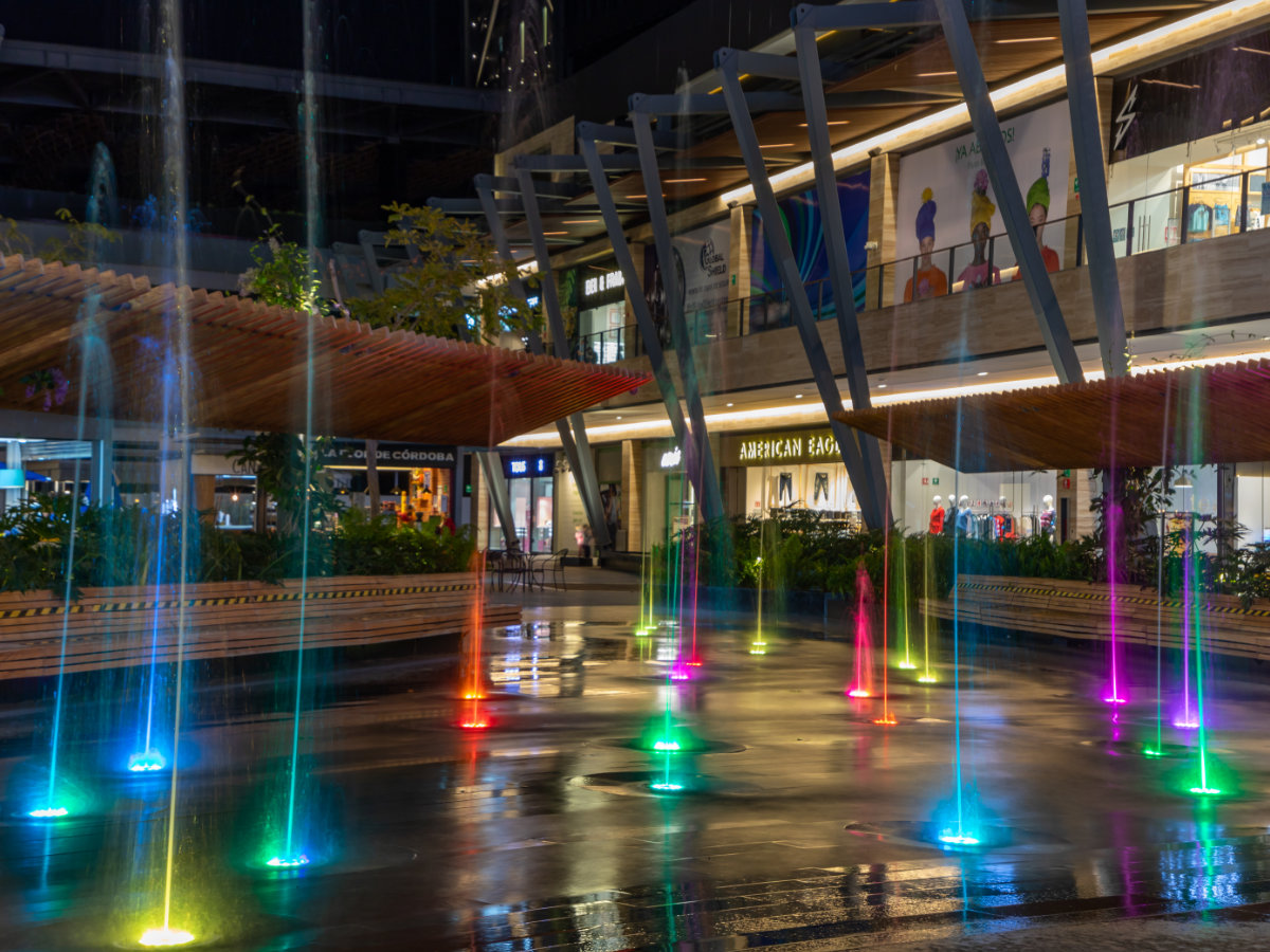 Fuente de piso en la plaza de midtow en guadalajara