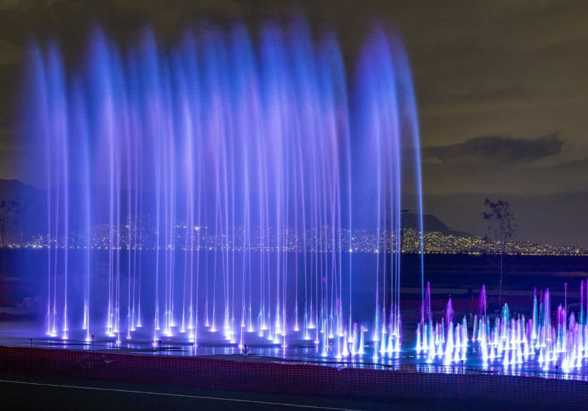 Fuente multimedia con pantalla grafica y chorros danzantes