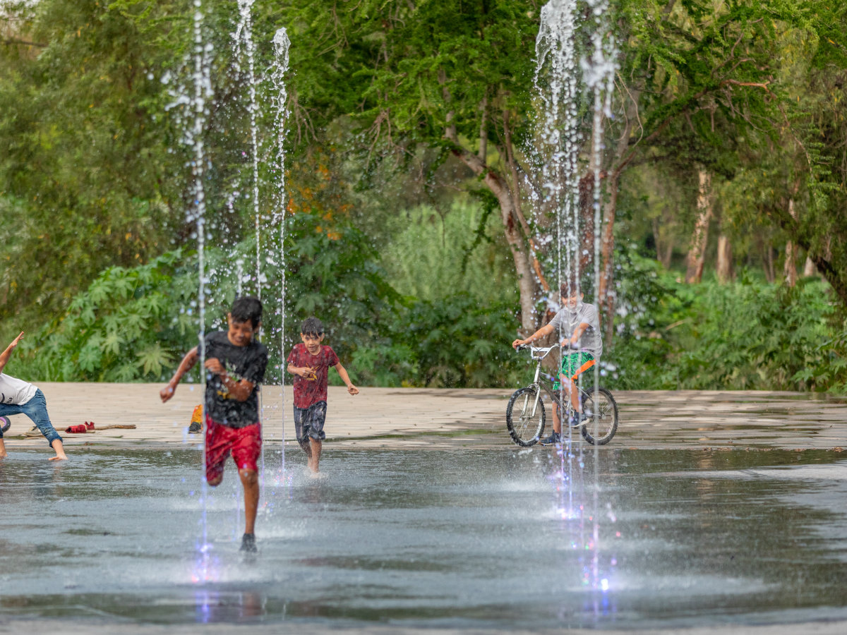 fuente danzante y juego de luces