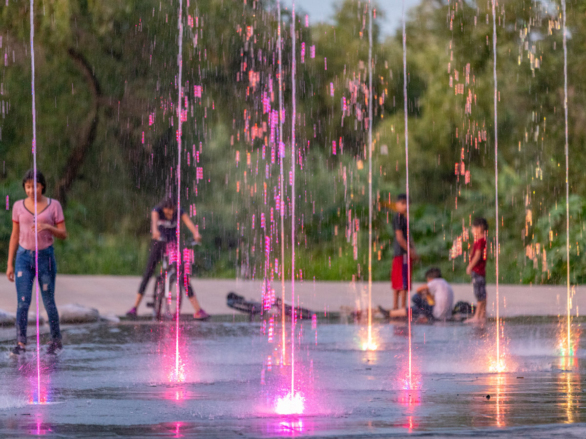 Lago de la republica en saltillo con espectaculo de fuente multimedia