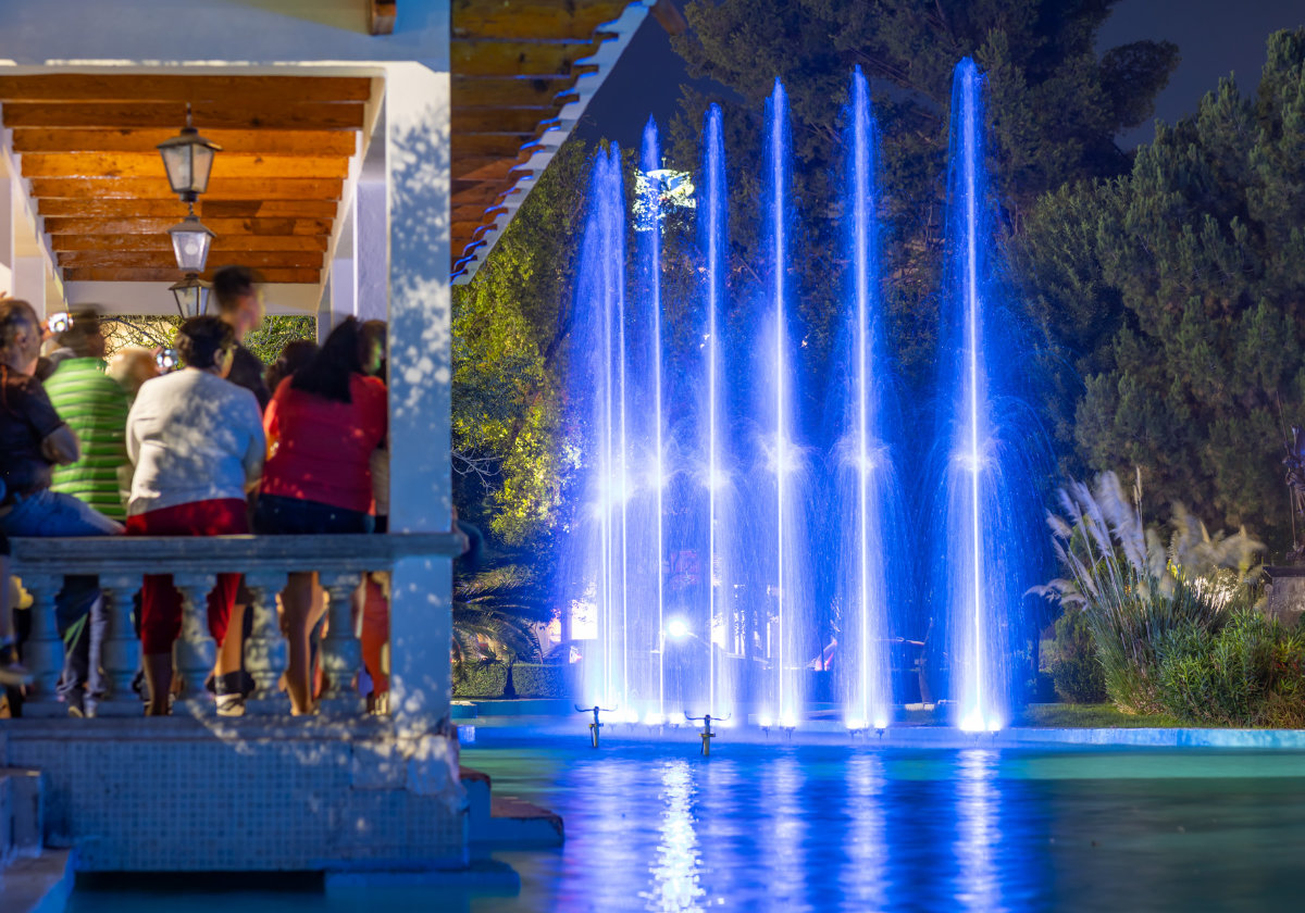 fuente danzante y juego de luces