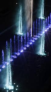 Fuente lineal LED con chorros sincronizados